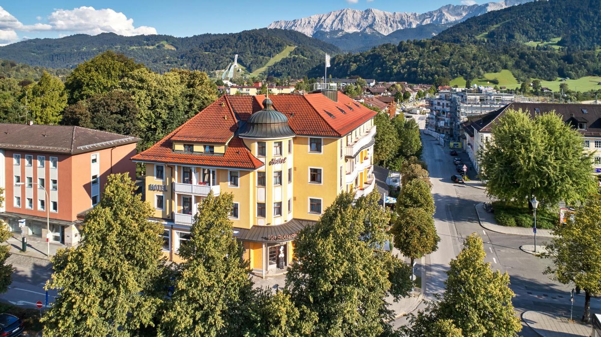 Hotel Vier Jahreszeiten Garmisch-Partenkirchen Exterior photo