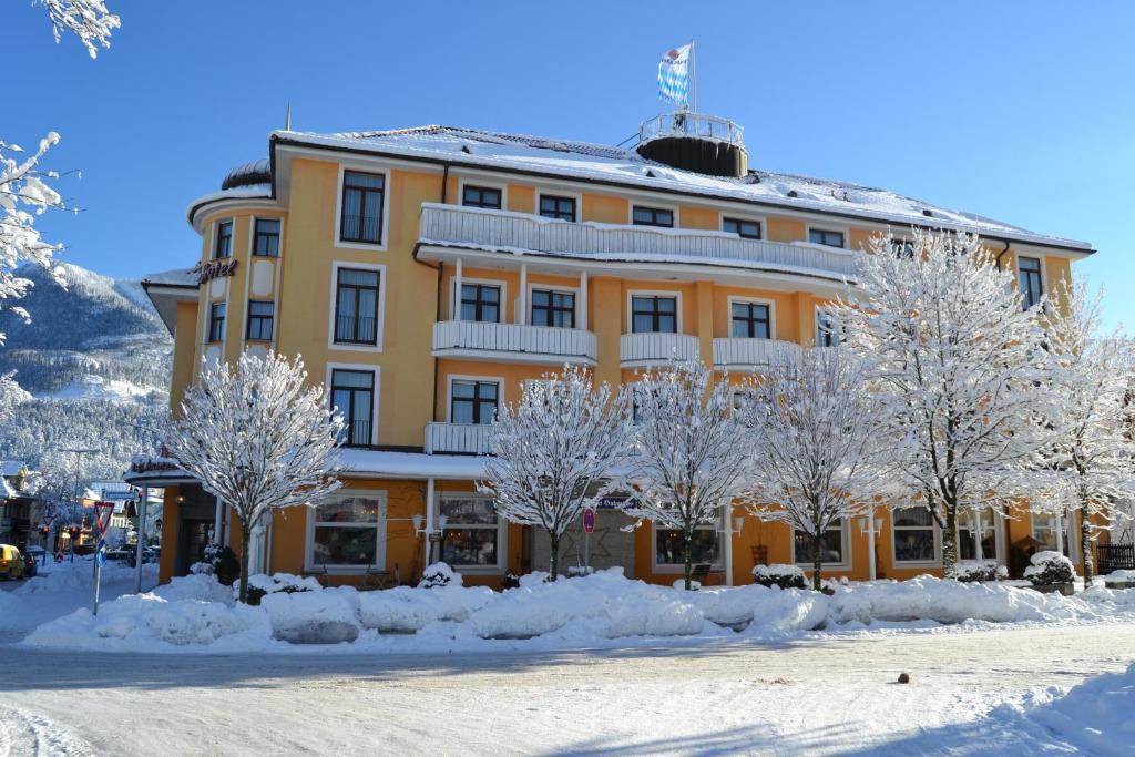 Hotel Vier Jahreszeiten Garmisch-Partenkirchen Exterior photo